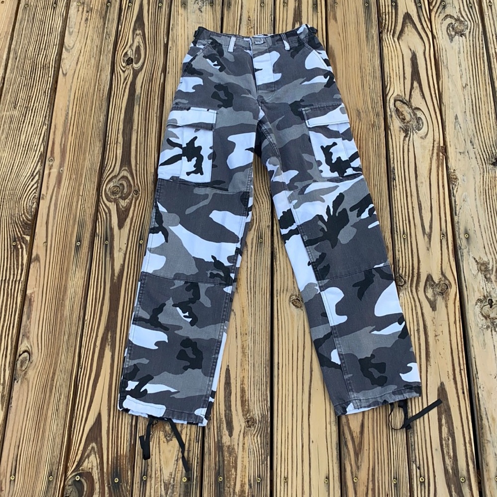 High rise Camo cargo pants